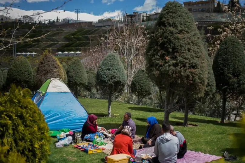 طبیعتگردی با خانواده در بوستان نهج البلاغه