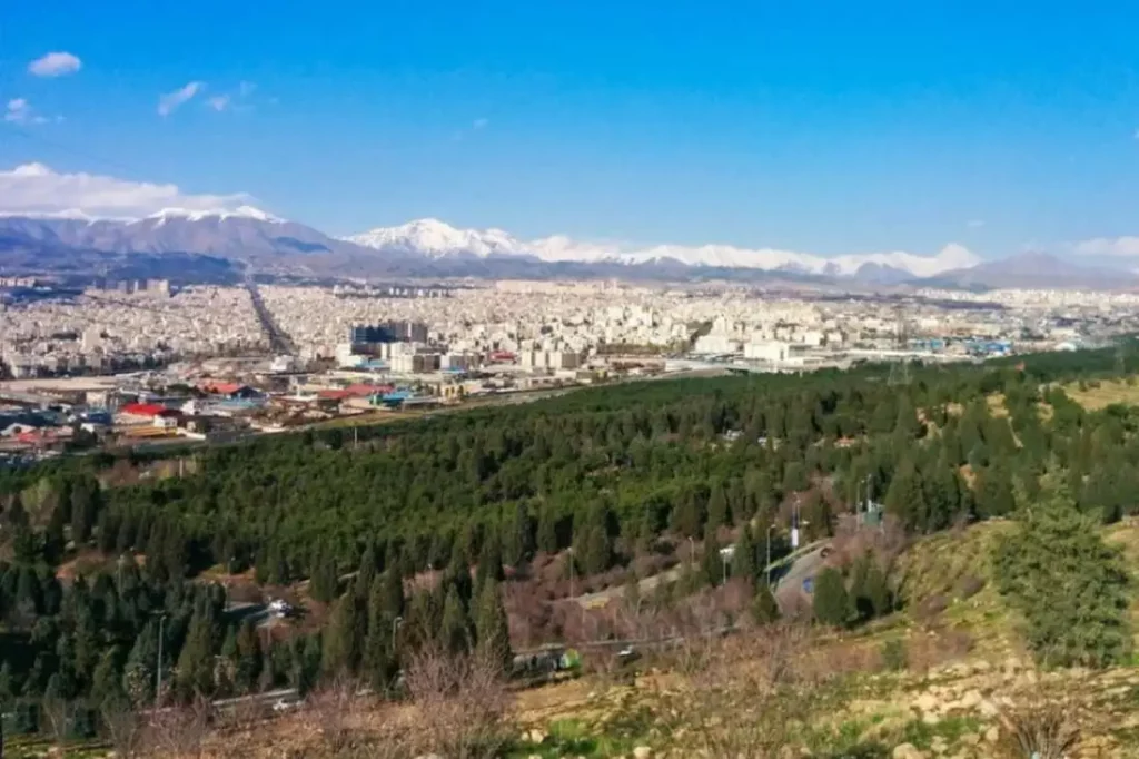 نمایی از پوشش گیاهی پارک سرخه حصار و تهران