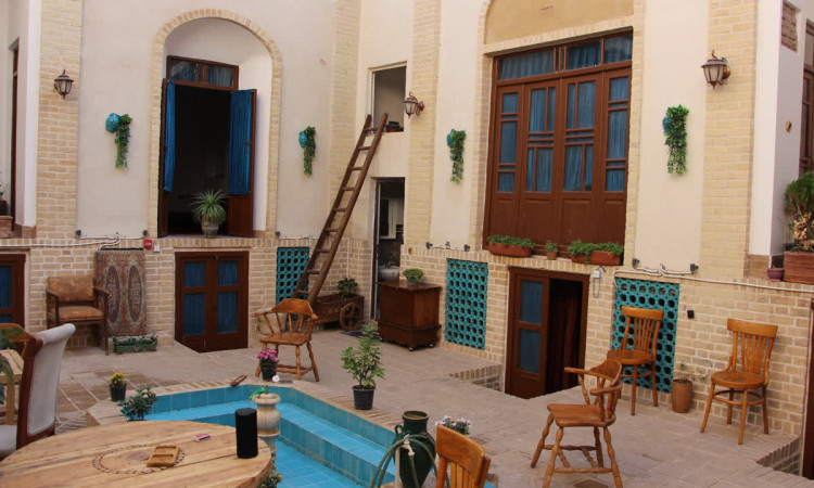 عمارت سنتی گلابگیر واحد3(نیایش)